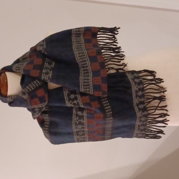 American Eagle scarf navy orange printed graphic Aztec design tassels used - Picture 11 of 16